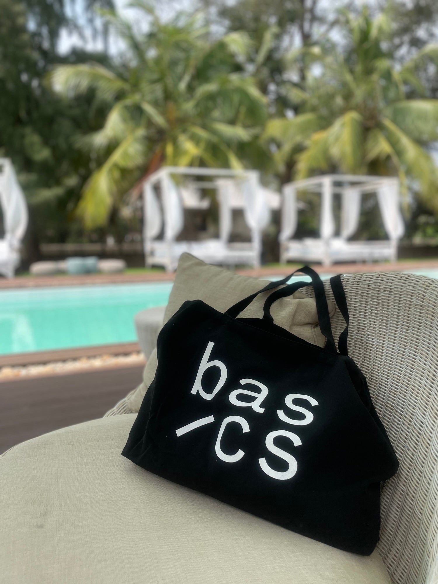 logo tote bag Basics Lagos